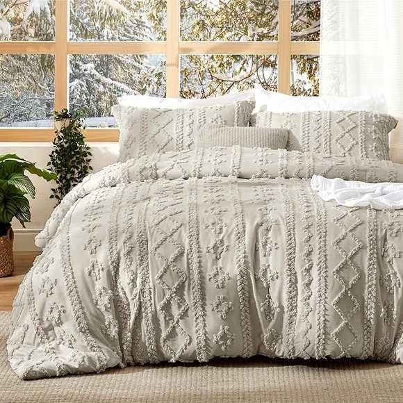 Bedsure Other - Elegant Tufted Boho Oversized King Comforter  Set